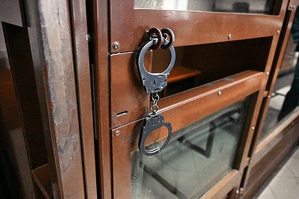 В России бывший майор полиции годами помогал преступникам и проституткам уходить от рейдов