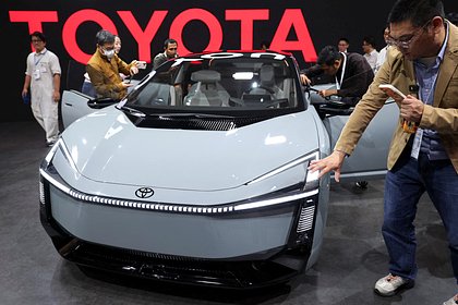 Toyota анонсировала появление нового поколения популярного седана