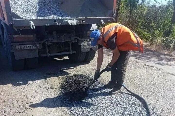 В Запорожской области продолжается ямочный ремонт дорог
