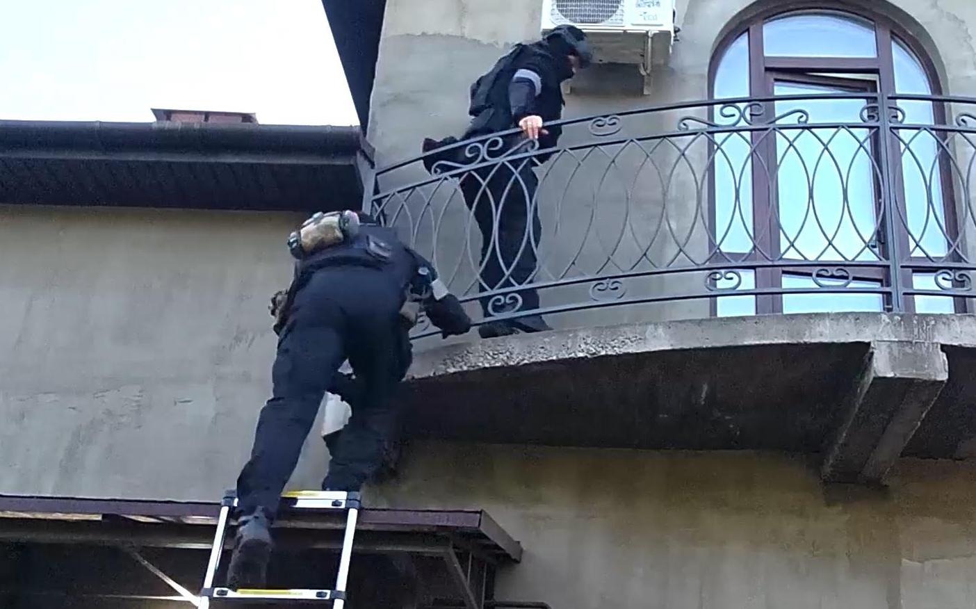 В Подмосковье задержали двух торговцев стероидами и изъяли 200 кг веществ