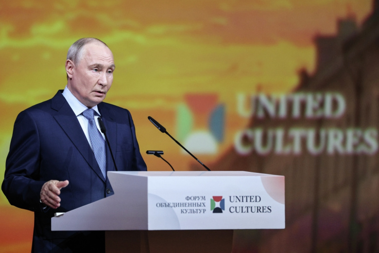 Путин выступил за сохранение «живой истории»