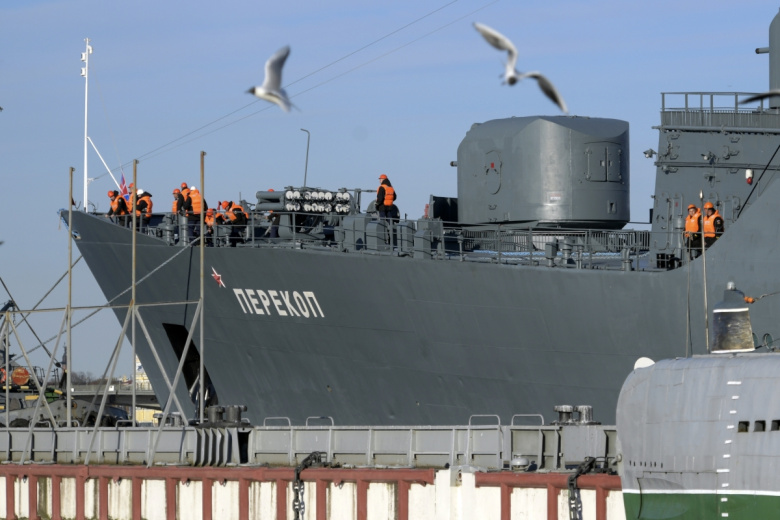 Корабль с курсантами ВМФ прибыл в порт Сейшельских Островов