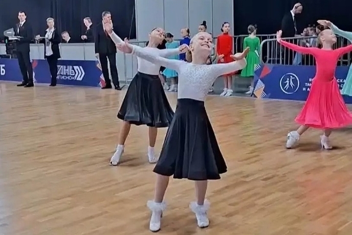 Юная танцовщица из Волхова представила Ленобласть на ЧР по танцевальному спорту