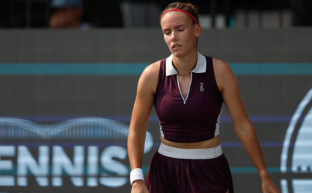 Получившая мячом в глаз россиянка снялась с дебютного полуфинала WTA