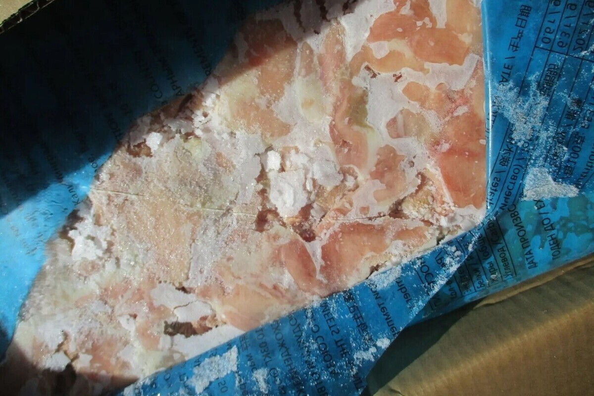 В Балтийске 27 тонн китайского мяса смутили проверяющих странной датой