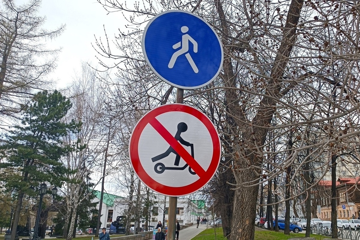 В Екатеринбурге автомобиль сбил самокатчика