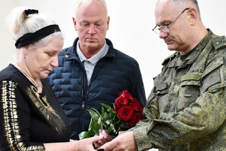 В Сортавале семье участника СВО вручили орден Мужества