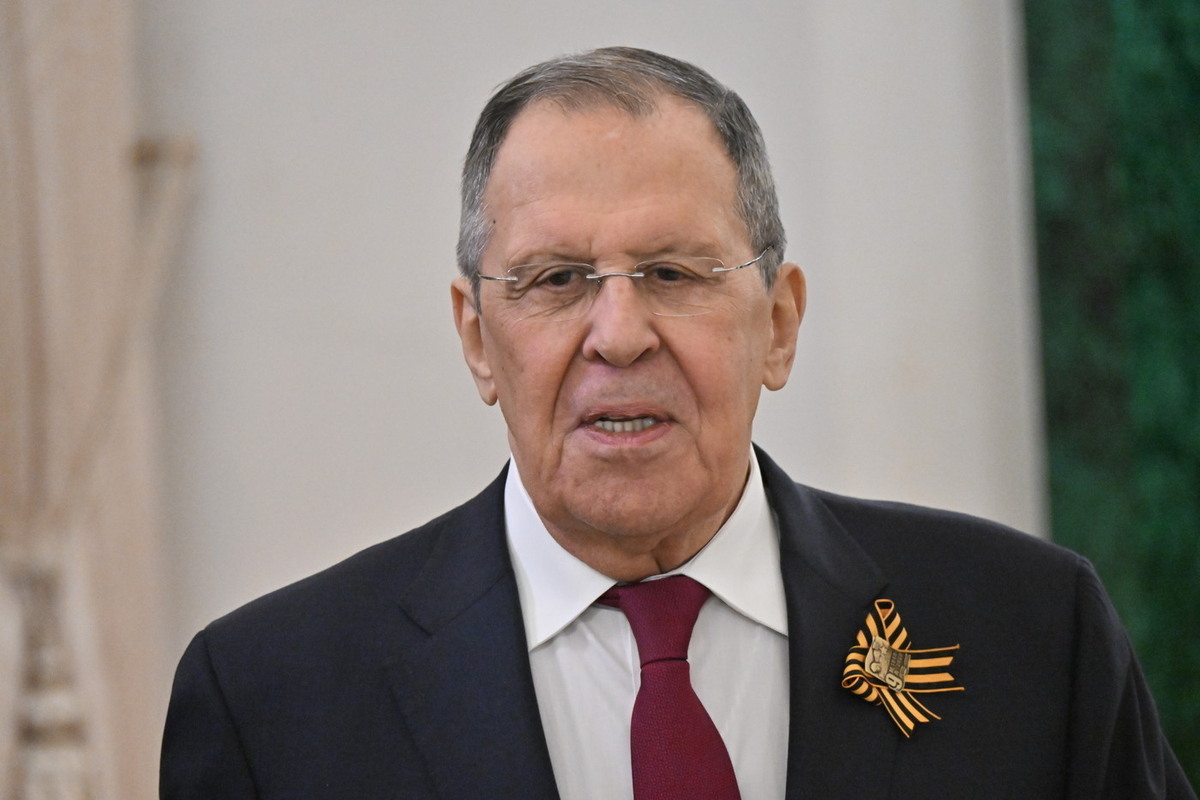 Лавров пошутил насчет фото с главой МИД Швейцарии
