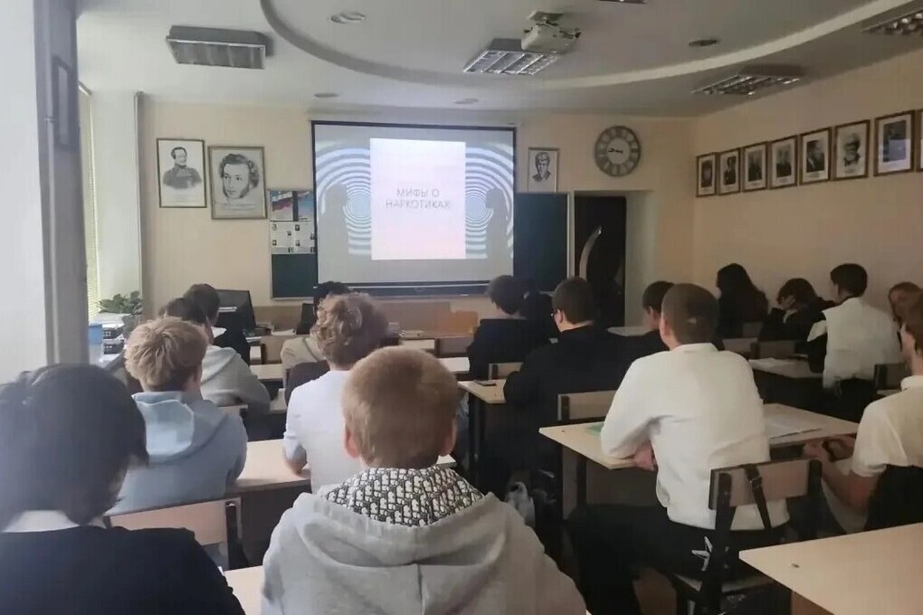 Специалисты «Спектра» провели для студентов занятие «Курск без наркотиков»