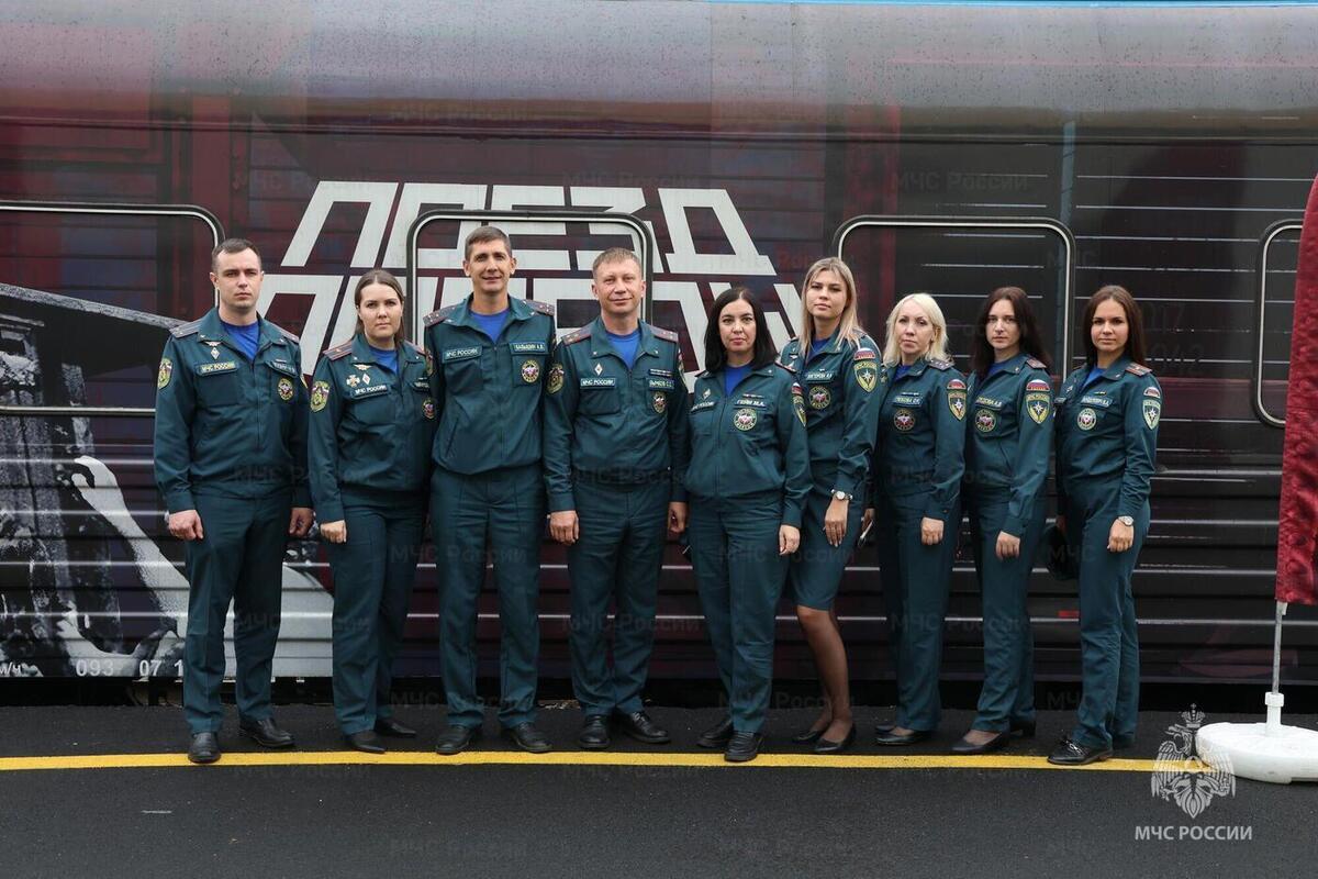 Пензенские спасатели посетили «Поезд Победы»
