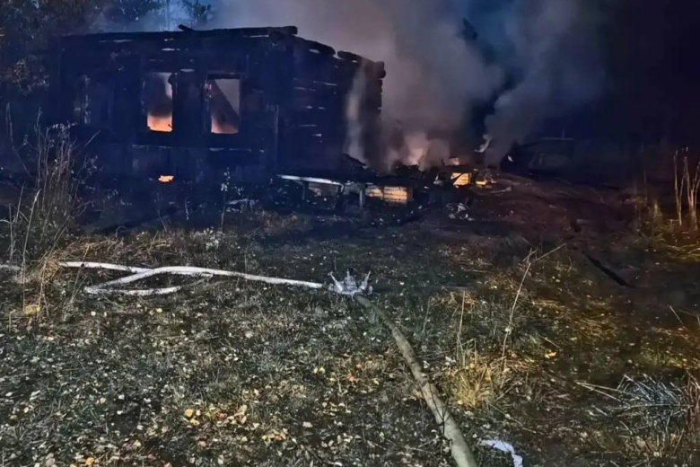 Пожар в частном доме обернулся смертью двух человек