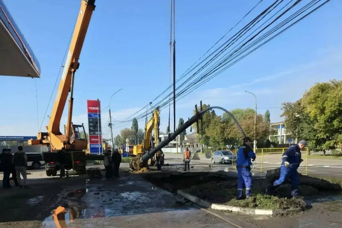 Липецкие аварийщики всю ночь откачивали котлован на улице Студеновской