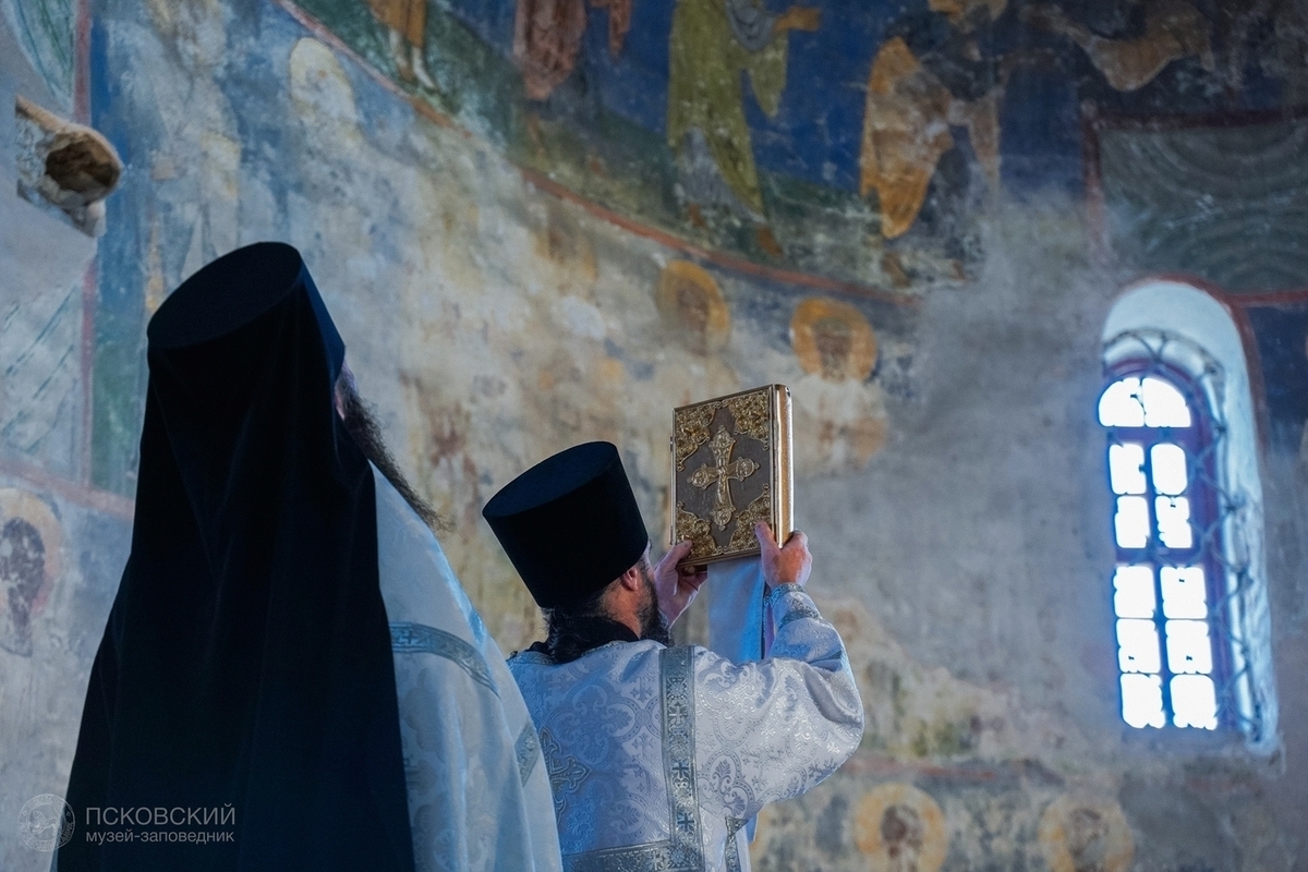 Фрески XII века и византийские мастера: экскурсии по Спасо‑Преображенскому собору Мирожского монастыря пройдет в эти выходные