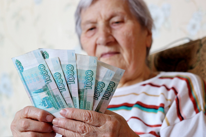 Пенсионерка попала в «чат соседей» и потеряла 20 млн рублей