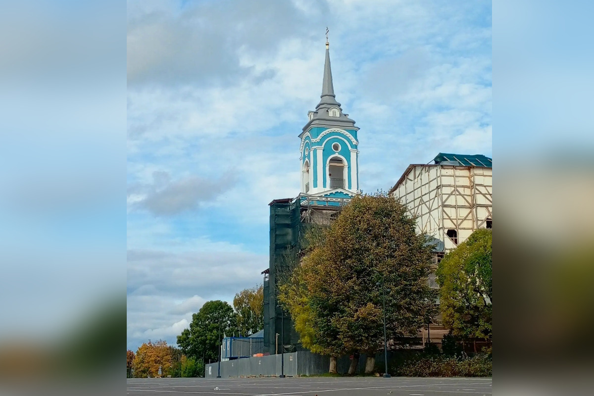 В полдень воскресенья на Введенскую церковь в Валдае водрузят главный крест