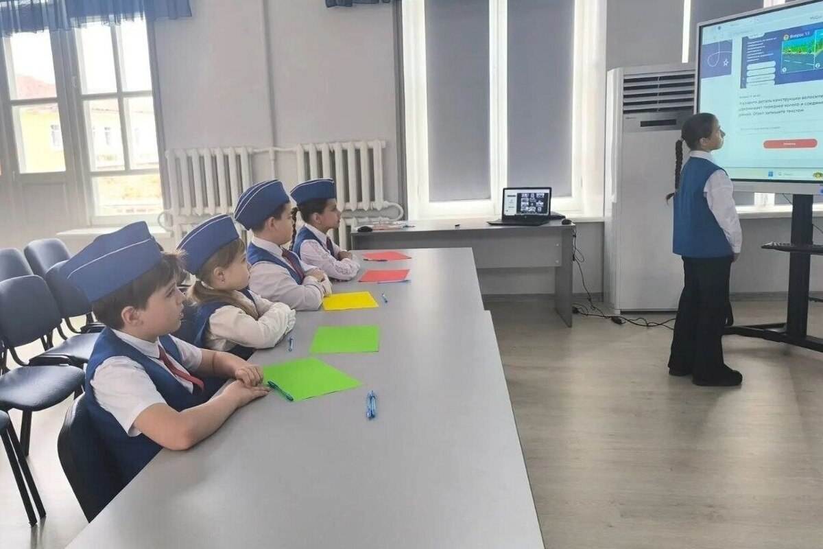 Юные инспекторы Липецка вошли в тройку лучших знатоков ПДД в России