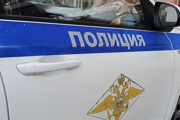 В Сочи неизвестный облил автомобили кислотой
