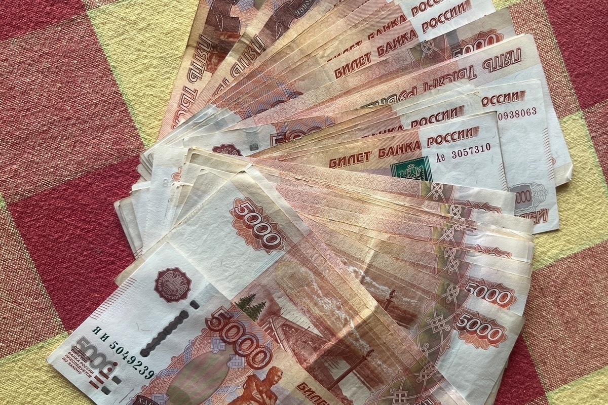 Жительнице Орла выплатят более 150 тысяч рублей за повреждение машины упавшей штукатуркой