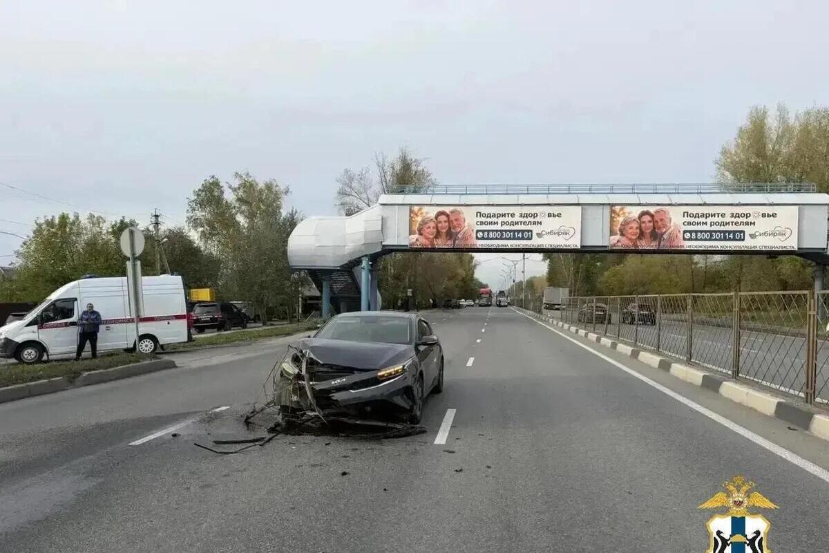 В Новосибирске водитель без прав опрокинул "Хонду" с четырьмя пассажирами