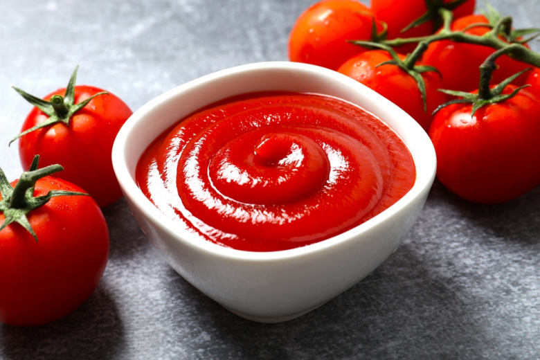 Секреты вкусного кетчупа: 3 домашних рецепта от классики до пятиминутки