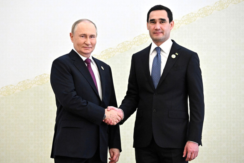 Путин поздравил президента Туркменистана с Днем независимости