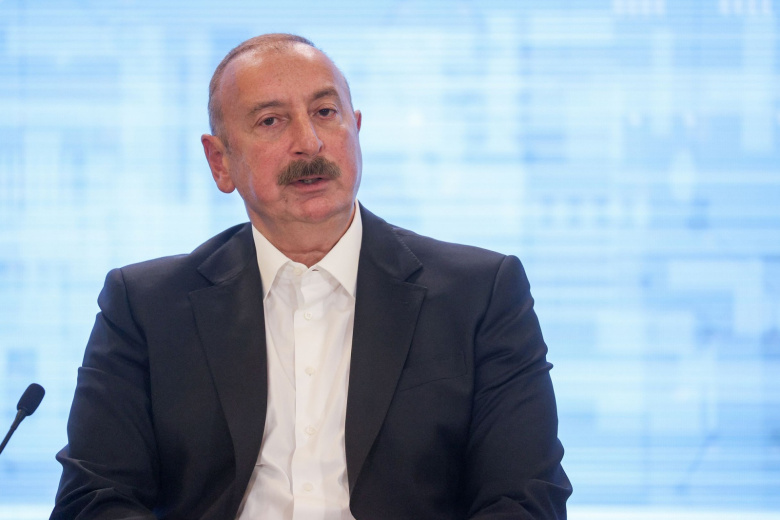 Алиев по случаю Дня памяти посетил Парк Победы в Баку