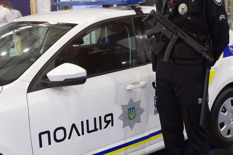 Иномарка смяла блокпост и покалечила силовиков на Украине