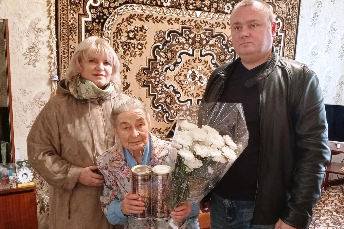 В Сафонове поздравили ветерана в преддверии Дня освобождения Смоленщины