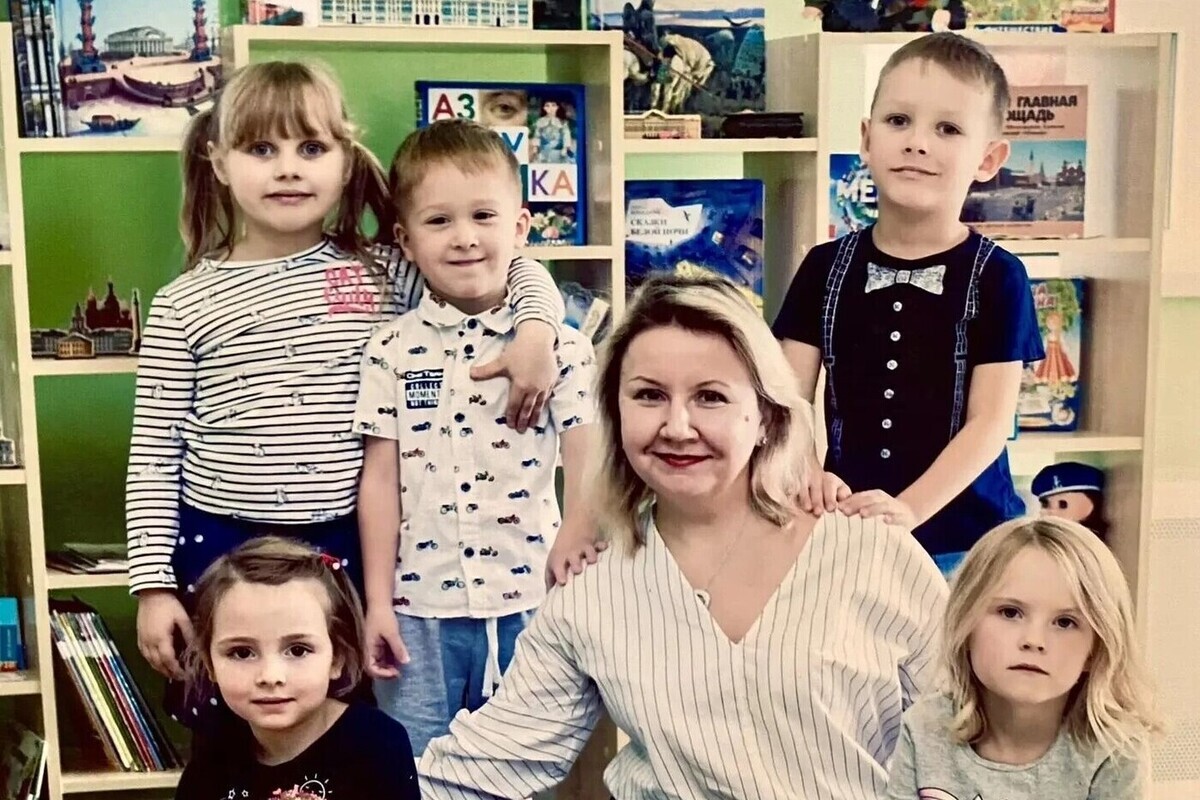 Александр Беглов и Александр Бельский поздравили петербургских воспитателей с профессиональным праздником