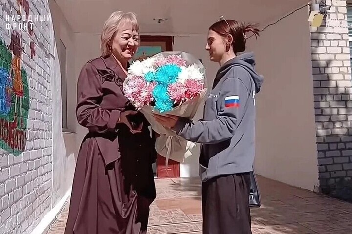 Молодежка Народного фронта поздравила коллектив Генического детсада «Теремок»