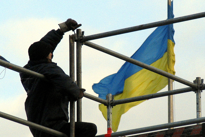 В Киеве заявили о необходимости отставки Зеленского после ударов ВС РФ