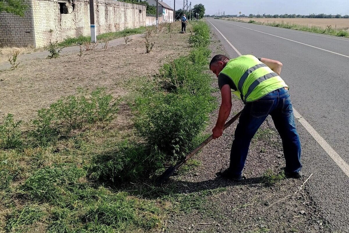 Коммунальные службы Каховки продолжают поддерживать порядок в городе в условиях постоянной угрозы