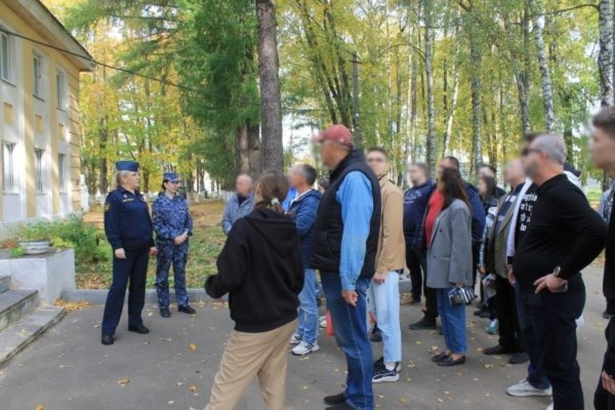 Осужденные костромской колонии встретили родных стихами и песнями