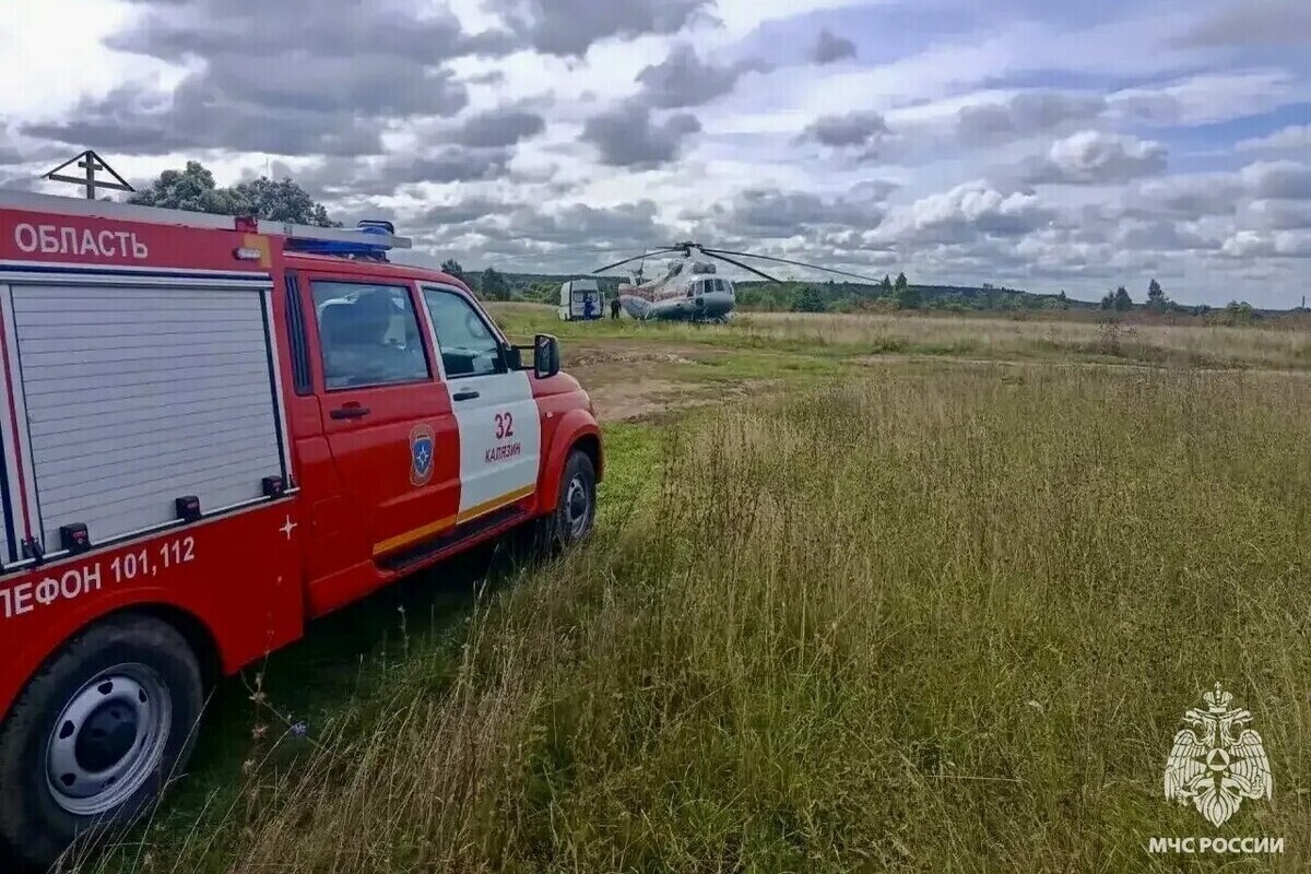 Вертолет МЧС доставил пациента в больницу Твери
