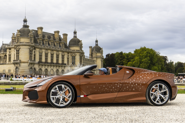 Еще один Bugatti W16 Mistral появился в России