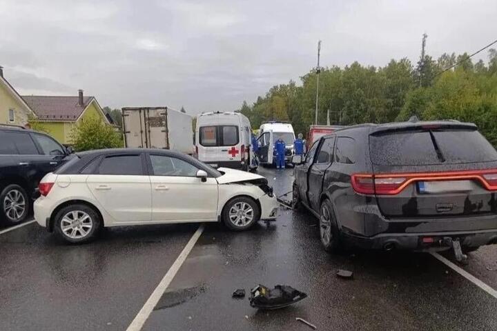 За выходные в ДТП в Ленобласти пострадали 16 взрослых и двое детей