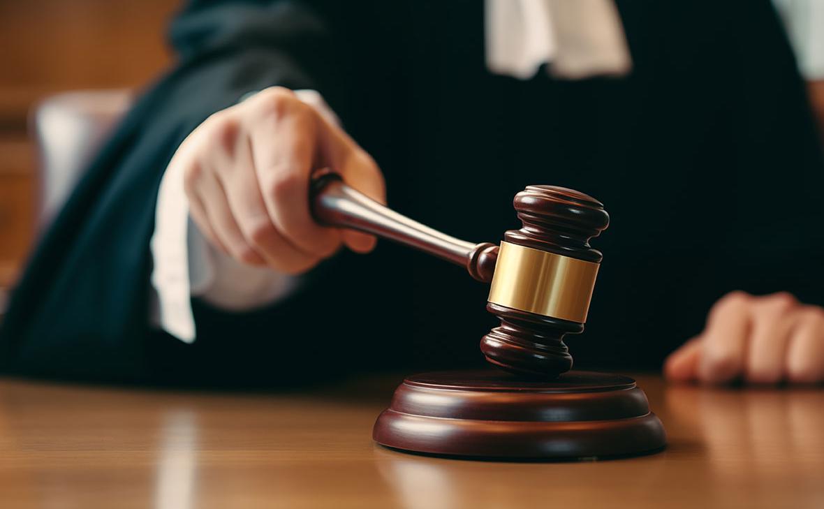 Суд подтвердил законность штрафа женщине за распитие медовухи во дворе