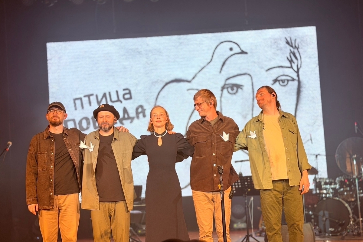 До слез и мурашек: Юлия Пересильд с «Мандрагорой» в Твери подарила песням Победы новое дыхание