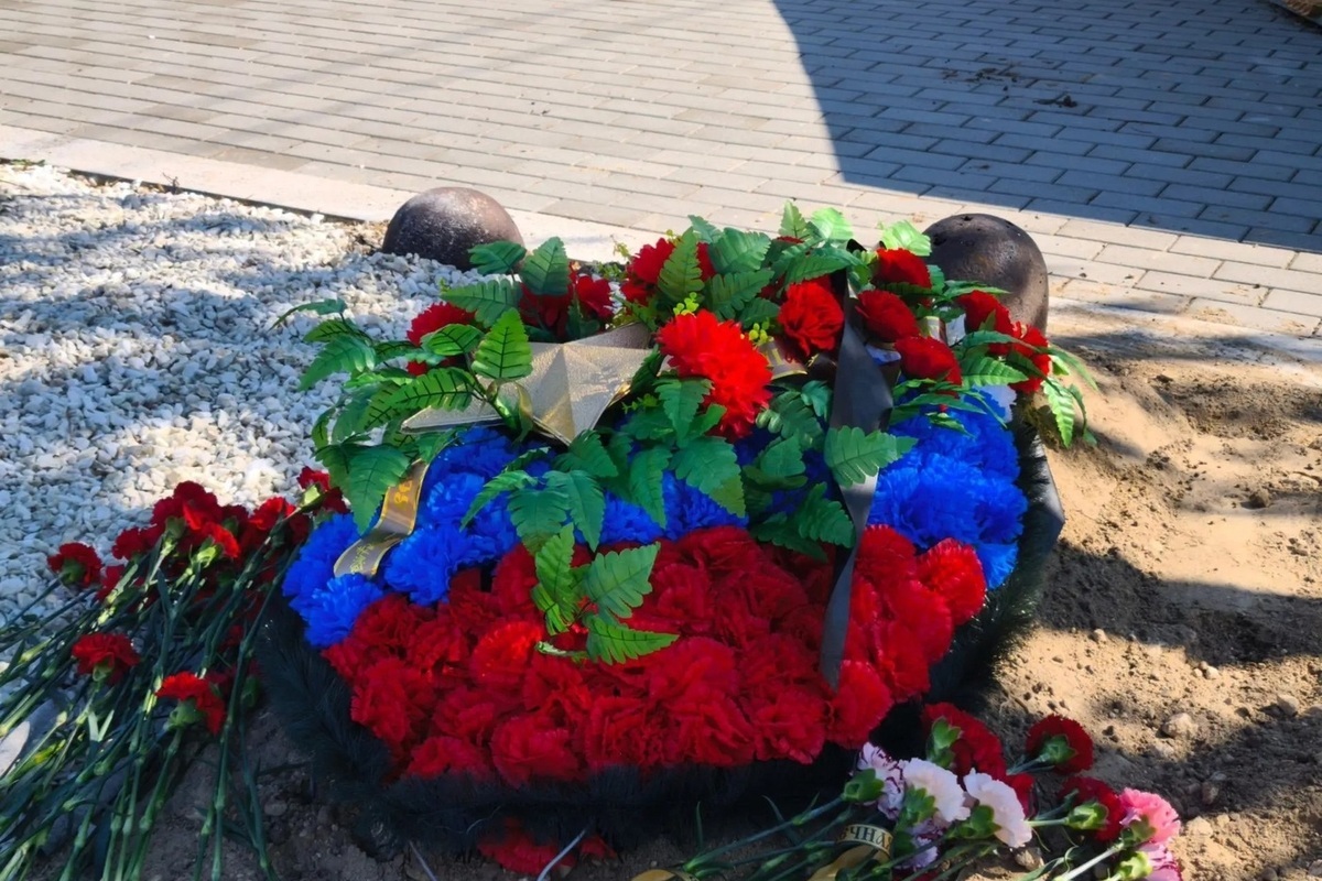 В станице Благовещенской у Братской могилы предали земле останки красноармейцев