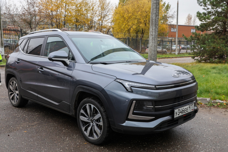 Автоэксперт объяснил, почему некоторых людей тошнит в электромобилях