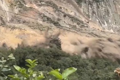 Лагерь российских альпинистов на горе в Непале смыло селем