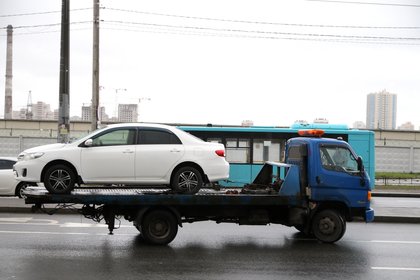 Россиянам назвали способ избежать оплаты эвакуации машины и штрафстоянки