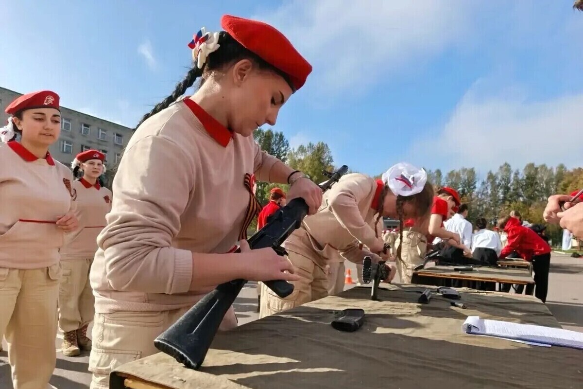 Серпуховские юнармейцы взяли спецприз на всероссийской игре «Девушки в погонах»