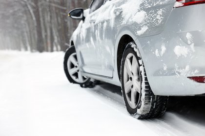 Автомобили застряли на Пыхте из-за снега