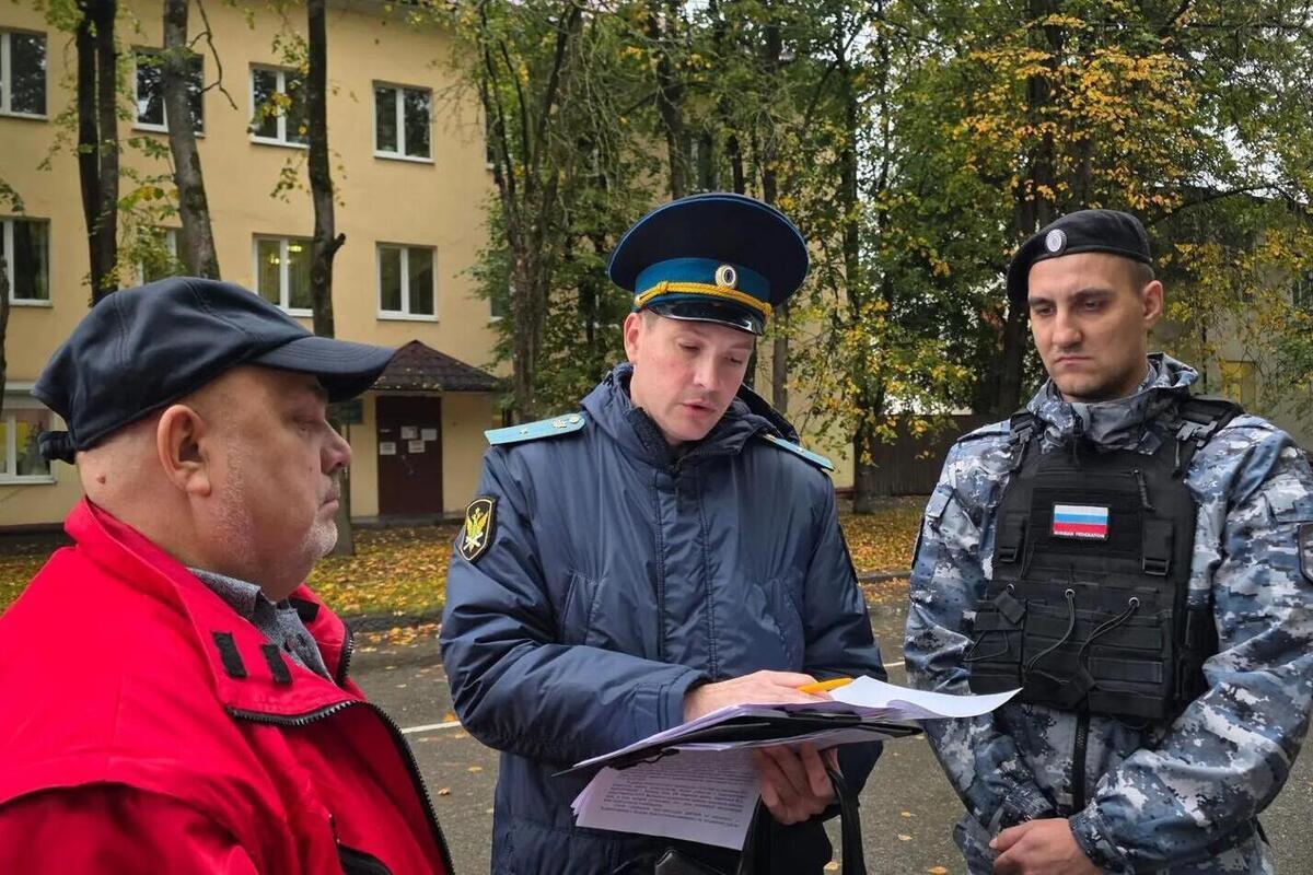 Судебные приставы Пскова за сутки восстановили незаконно уволенного водителя