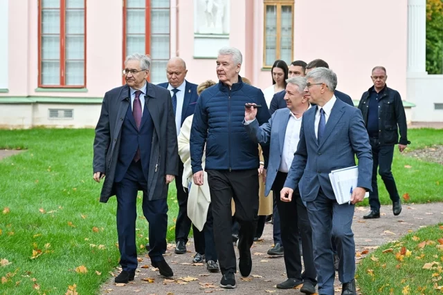Собянин посетил отреставрированную часть усадьбы «Останкино»