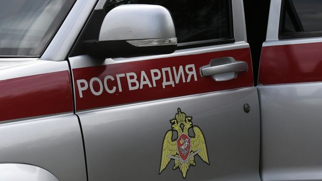 В Подмосковье женщина угрожала посетителям банка электрошокером