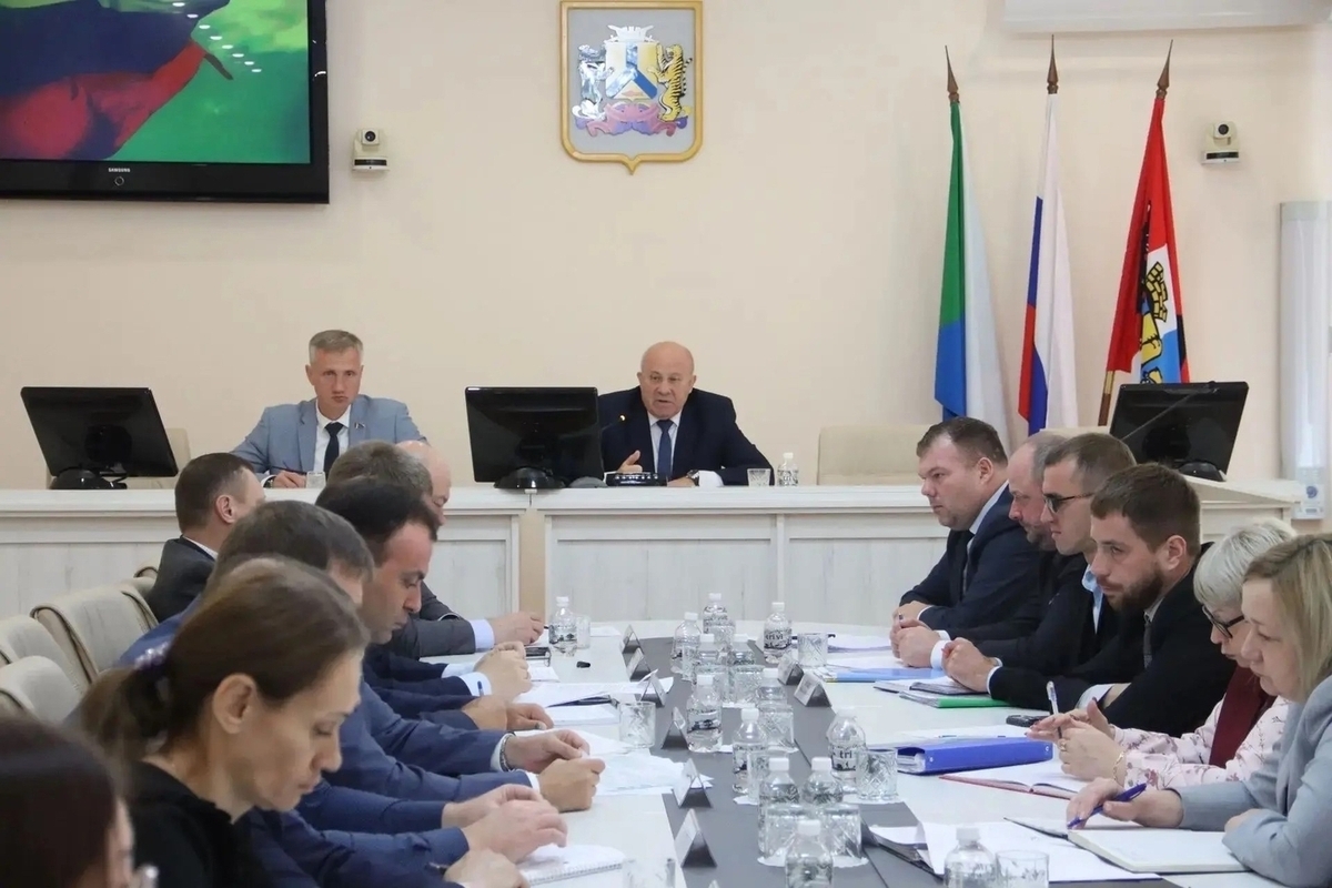 Мэр Хабаровска провёл последнее аппаратное совещание в должности