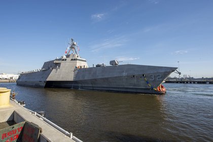 Над новейшим боевым кораблем ВМС США нависла угроза «катастрофической аварии»