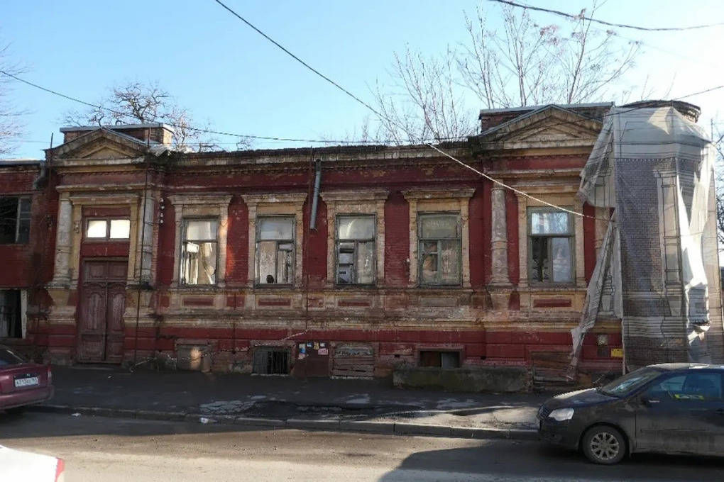 Полуразваленный особняк ОКН на 20-й Линии в Ростове не могут продать уже больше года